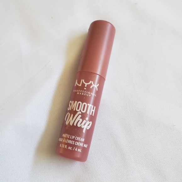 NYX Smooth Whip Matte Lip Cream - Latte Foam - Picture 1 of 4